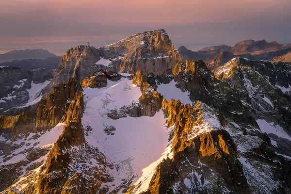 Titlis und Fünffingersteck – Goldene Stunde über den Alpen