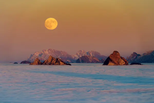 Säntis mit Vollmond – Vollmondaufgang über dem Nebelmeer