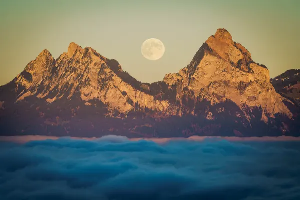 Mythen mit Vollmond – Vollmond über der Zentralschweiz