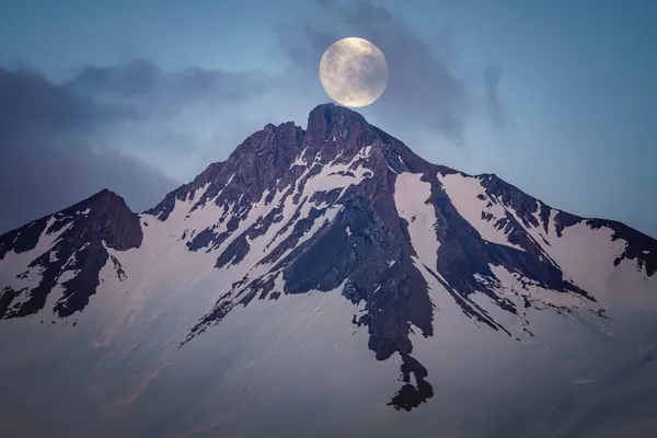 Brisen mit Vollmond – Vollmondaufgang über dem Brisen