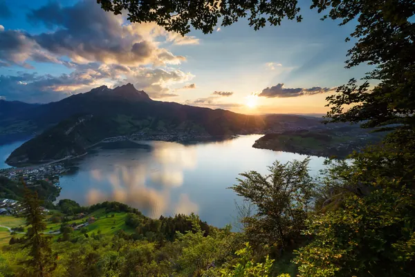 Pilatus am Vierwaldstättersee – Abendstimmung mit Sonnenstrahlen