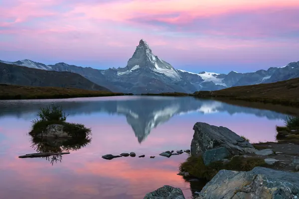 Matterhorn am Stellisee – Blaue Stunde mit Spiegelung